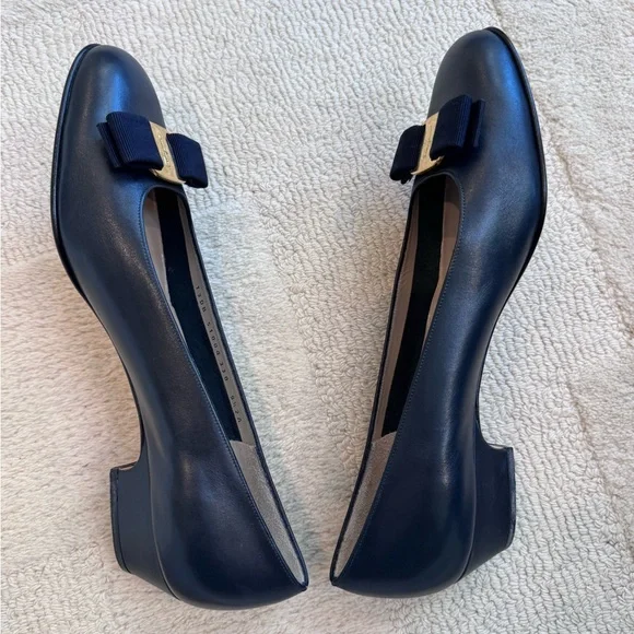 Salvatore Ferragamo Navy Leather Vara Shoes with Bow 9.5 Narrow Never Worn! - Picture 7 of 14